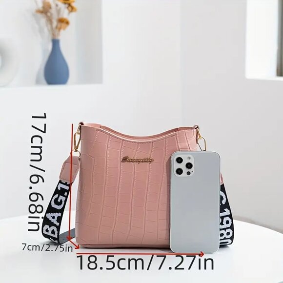 Crocodile Pattern Crossbody – Gold Hardware & Strap - Picture 9 of 9